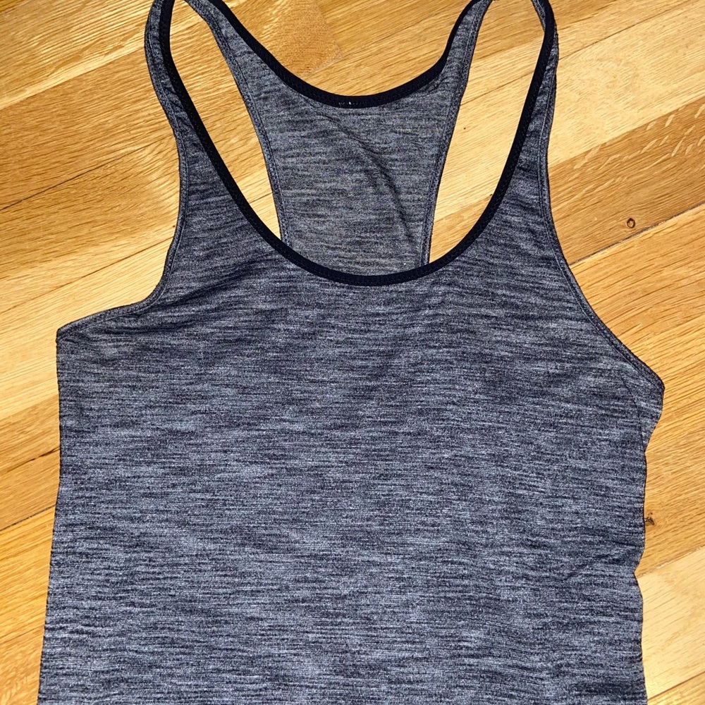 Lululemon gray tank